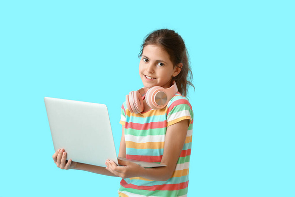 Little programmer with laptop on color background - Foto, Imagem