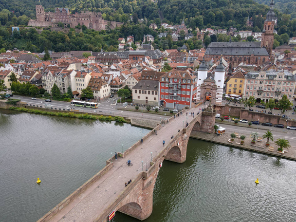 Vista del dron en la ciudad de Heidelberg en Alemania - Foto, Imagen