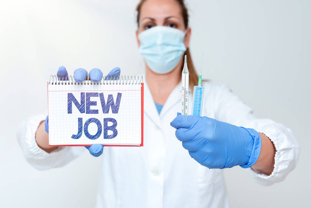 Znak pisma ręcznego New Job. Zdjęcie koncepcyjne niedawno wypłacone stanowisko stałego zatrudnienia Testowanie nowej szczepionki na wirusa prezentującego szczepienia Badania kliniczne - Zdjęcie, obraz
