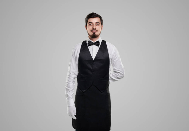 Bearded waiter in uniform on gray background - Valokuva, kuva