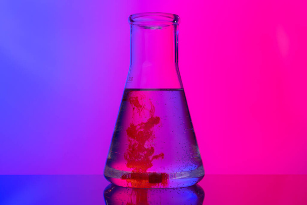 Laboratory glass tubes with chemicals on bright pink background - Foto, Bild