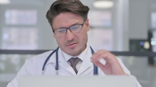 Close Up of Doctor with Laptop having Neck Pain - Záběry, video
