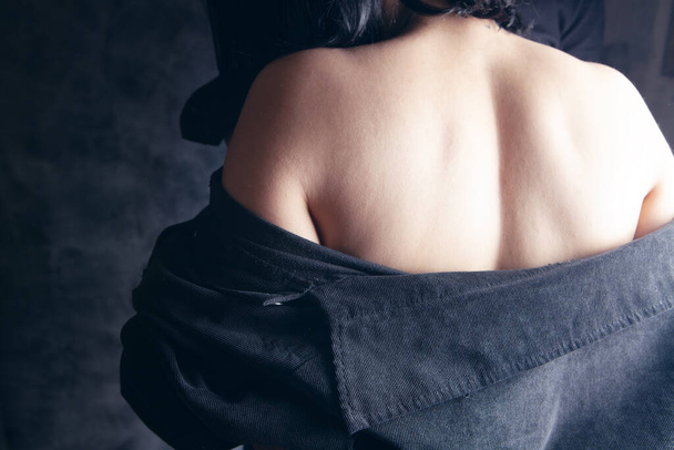 Woman Sexy Bare Her Back - Fotoğraf, Görsel
