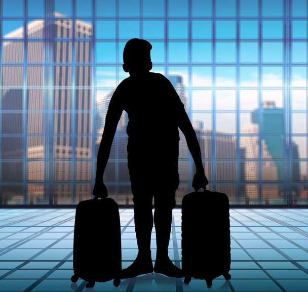 Man in reizen concept met koffer - Foto, afbeelding