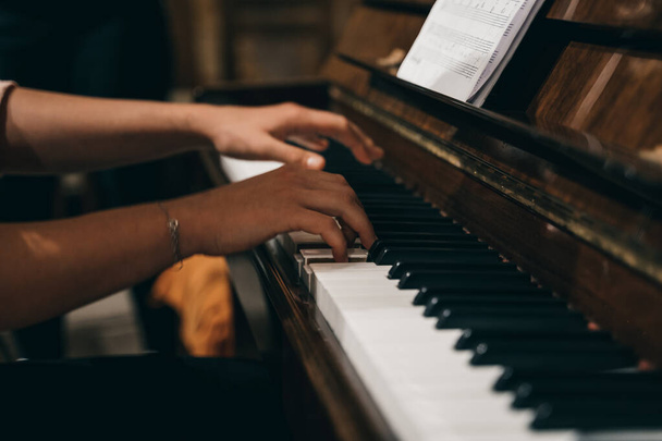 A female's hands playing the piano - Φωτογραφία, εικόνα