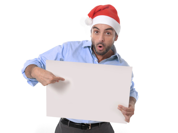Bonito homem de negócios em Santa Natal chapéu apontando outdoor em branco
 - Foto, Imagem