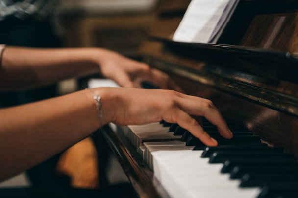 A female's hands playing the piano - Zdjęcie, obraz