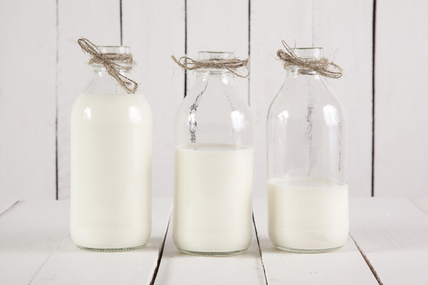trzy butelki mleka - Zdjęcie, obraz
