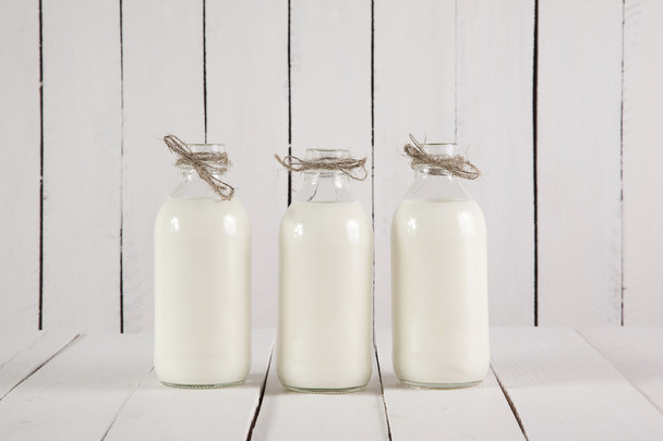 ミルクの 3 ボトル - 写真・画像
