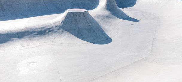 Skate park abstrakti arkkitehtuuri tausta - Valokuva, kuva
