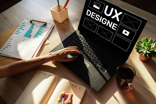 Projekt UX. Projektant doświadczenia użytkownika, Tworzenie stron internetowych i aplikacji. Koncepcja Internetu i technologii. - Zdjęcie, obraz