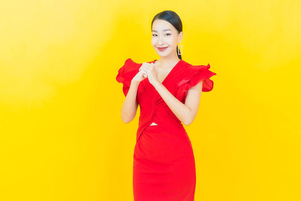 Portrait beautiful young asian woman smile with action on color background - Zdjęcie, obraz