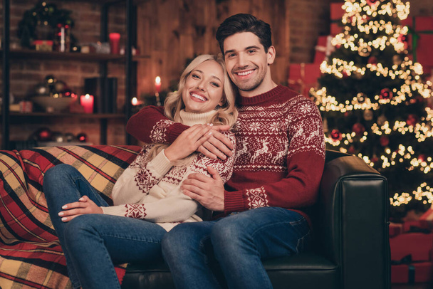 Portrait of two attractive cheerful life partners spending vacation festal time day holly jolly resting bonding at decorated house indoors - Foto, immagini