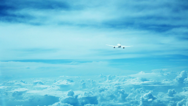 Видео 1080p - Самолет поднимается над облаками. Вид сзади
 - Кадры, видео