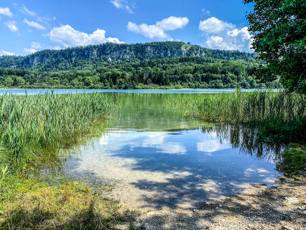 Ilayn järvi Juran alueella, Ranska - Valokuva, kuva