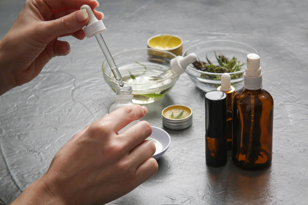 Making of natural cosmetic with CBD oil. - 写真・画像