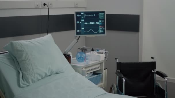 Primer plano del monitor utilizado para medir la frecuencia cardíaca y el pulso - Imágenes, Vídeo