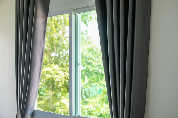 ベッドルームのカーテン窓のインテリア装飾 - 写真・画像