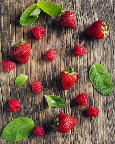 Raspberry and strawberry on wooden background - Foto, Bild