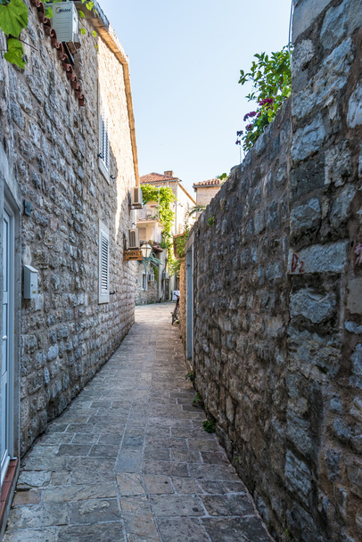 παλιά Μπούντβα. σπίτια, δρόμους και τα σοκάκια της πόλης. Μαυροβούνιο - Φωτογραφία, εικόνα