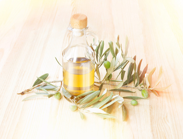 Glass bottle of olive oil. - Foto, immagini