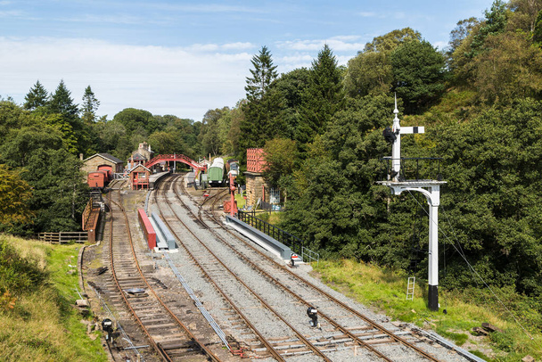 Залізнична станція Goathland на Північно-Йоркширській залізниці була відкрита у вересні 2020 року. Він використовувався як станція Хогсмід у філософському камені.. - Фото, зображення