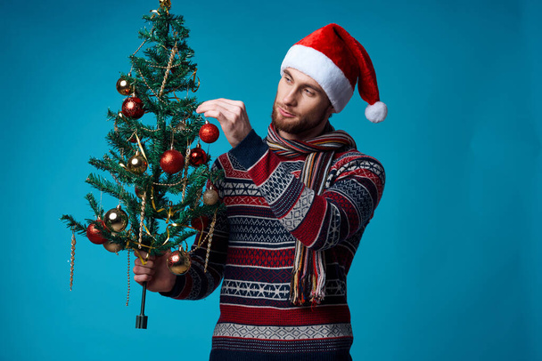 Веселий чоловік на різдвяному білому макетному плакаті синій фон
 - Фото, зображення