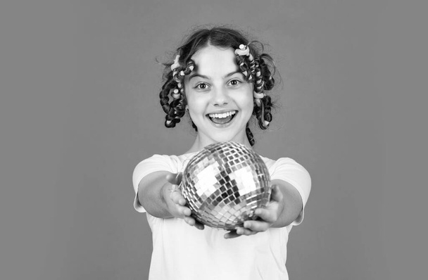 saturday night and disco ball. baby shower party. lets have fun on retro party. disco ball decoration. lovely girl with disco ball. Fashion girl posing in curlers on orange background. happy birthday - Fotoğraf, Görsel