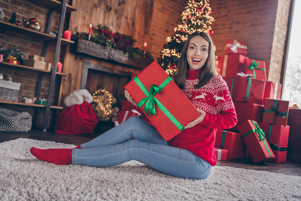 Photo of crazy excited lady sit floor hold present box funny glad reaction in decorated x-mas home indoors - Fotoğraf, Görsel