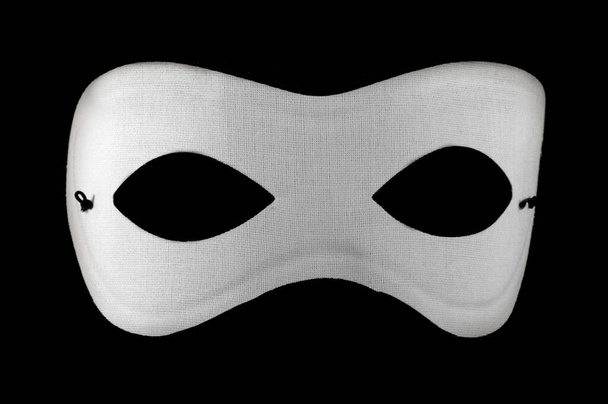 Bílá maska Domino izolovaná na černém pozadí - Fotografie, Obrázek