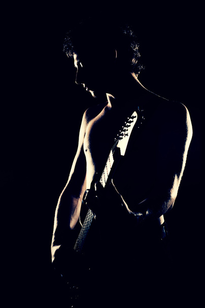 Silhouette az ember, a gitár - Fotó, kép