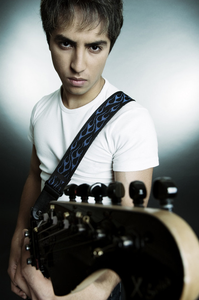 Retrato de joven con guitarra - Foto, Imagen