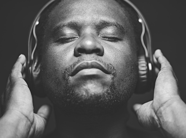 African-American guy with headphones - Fotografie, Obrázek