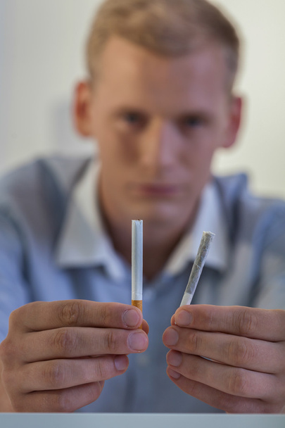 Man with smoking addiction - Zdjęcie, obraz