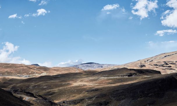 A mesmerizing view of a beautiful mountainous landscape - Fotografie, Obrázek