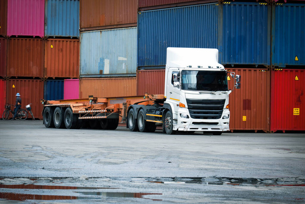 Containerfrachtschiff für Logistik-Import-Export - Foto, Bild