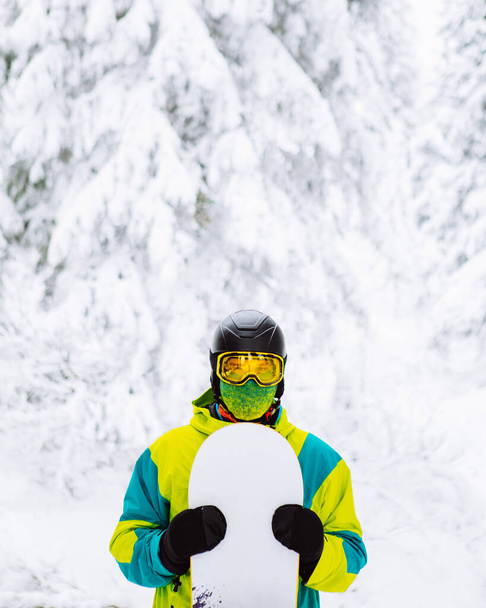 Kayak ekipmanlarında snowboardçu kopyalama alanı - Fotoğraf, Görsel