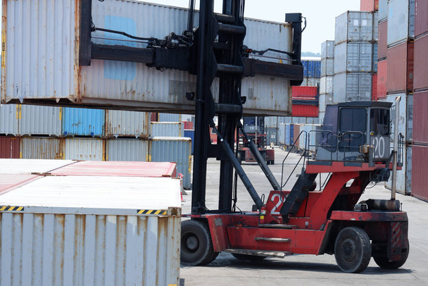Terminal kontenerowy Logistyka transportu międzynarodowego - Zdjęcie, obraz