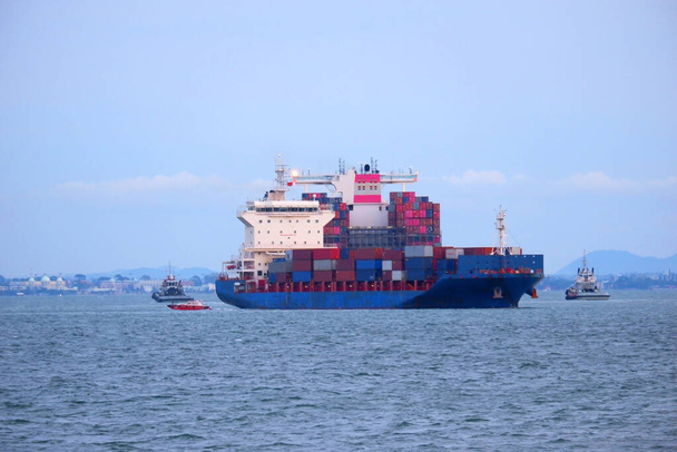 Container ship International trade perspective - Photo, Image