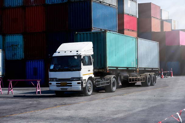 Perspectivas de la industria y el transporte de camiones de contenedores - Foto, Imagen