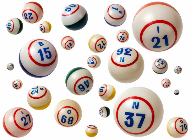 Surtido de bolas de bingo usadas aisladas sobre fondo blanco - Foto, imagen