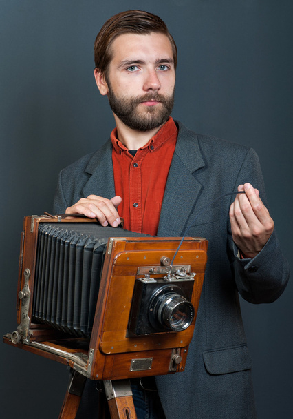 photographer with an old camera - Foto, imagen