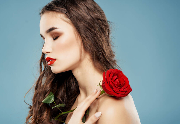 pretty woman bare shoulders red flower clean skin posing - 写真・画像
