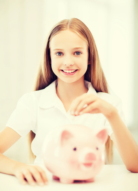 child with piggy bank - Fotó, kép