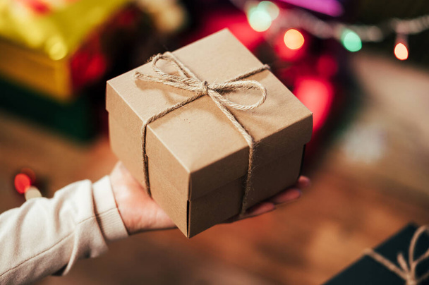 κουτί δώρου για τα Χριστούγεννα και Πρωτοχρονιά φόντο διακοπών - Φωτογραφία, εικόνα