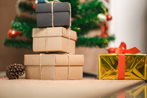 pudełko na święta Bożego Narodzenia i Newyear tle wakacje - Zdjęcie, obraz