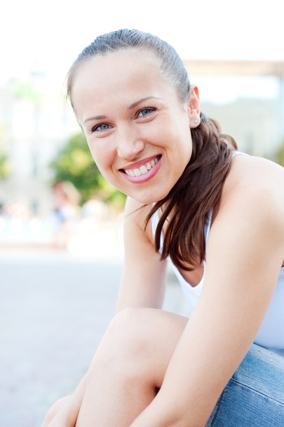 Smiley young woman - Foto, imagen