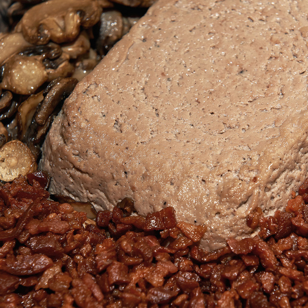 jambon ve mantar ile ısıtmalı leverpostej - Fotoğraf, Görsel