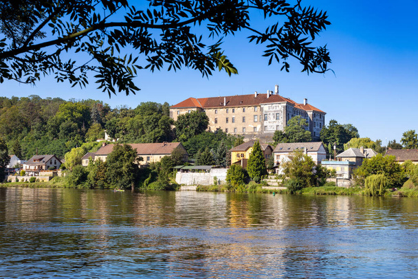 Vltava river, renaissance castle Nelahozeves, Central Bohemia, Czech republic - Фото, изображение