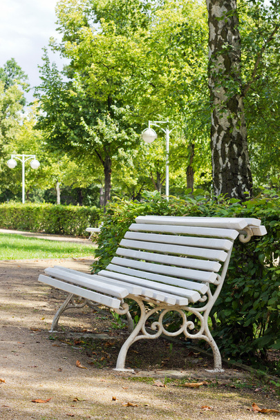 Деревянная скамейка
 - Фото, изображение